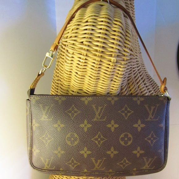 Louis Vuitton Handbags - SOLD Auth. Louis Vuitton Monogram Pochette Clutch